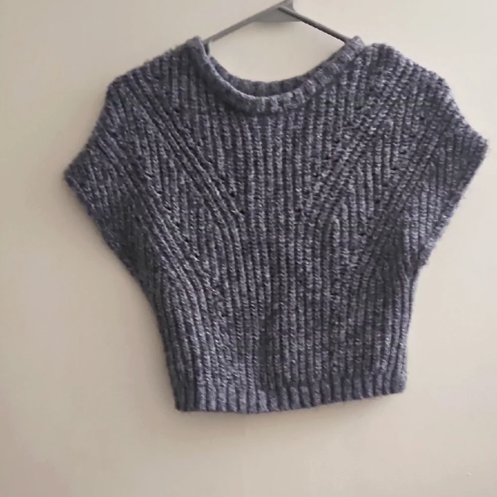 5T Old Navy Gray Crew‎ Neck Sweater with Ribbed Texture
